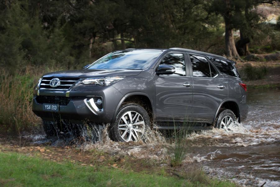 Toyota Fortuner Crusade (AN160) 2015 года  (AU) (фото 3 из 37)